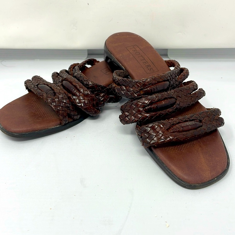 Trotters Brown Braided Leather Slip-On Sandals Size 7 Excellent Condition